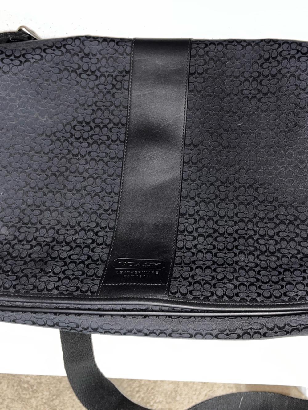 Black Coach Messenger Bag - Classic Crossbody